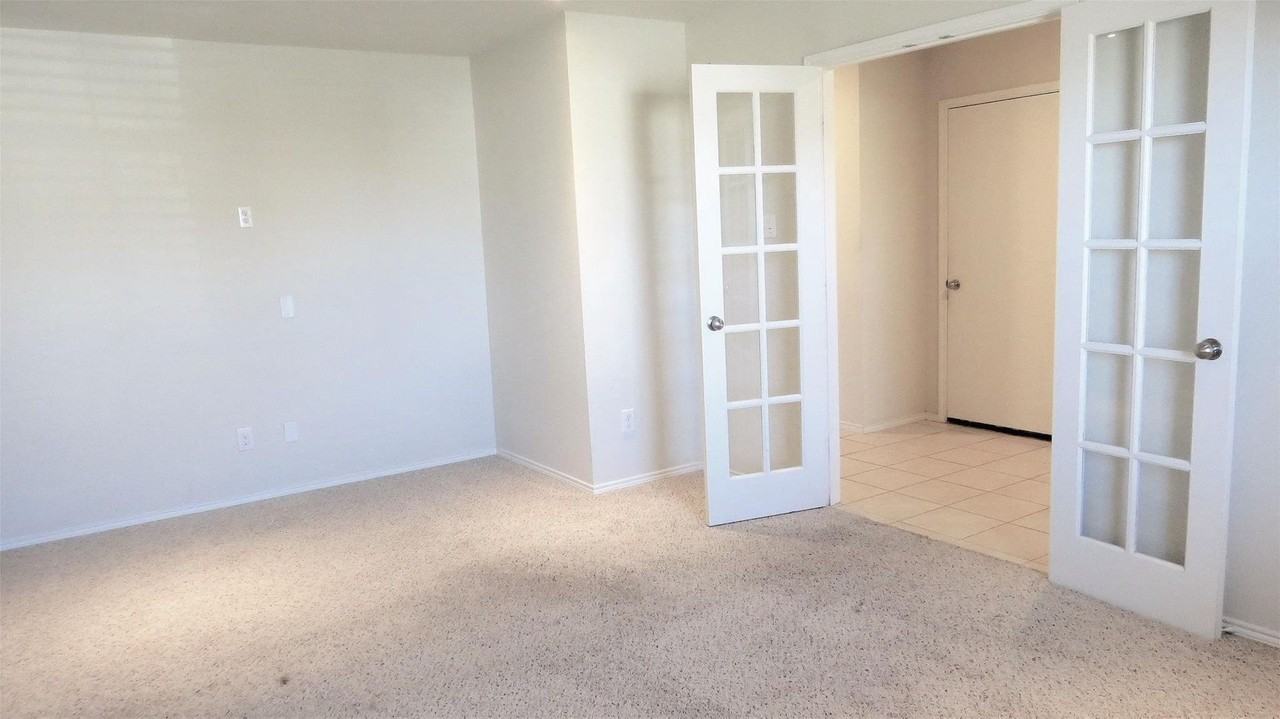433 Magma Dr - Photo 7 of 17
