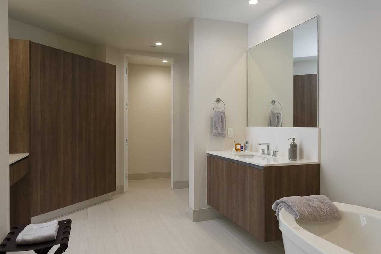 450 N Palm Dr #206 - Photo 7 of 18