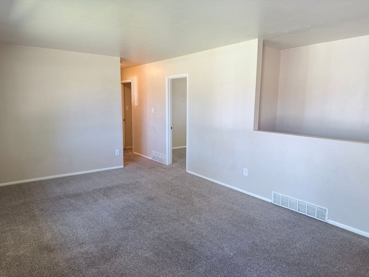 1938 Berkshire Ln - Photo 2 of 22