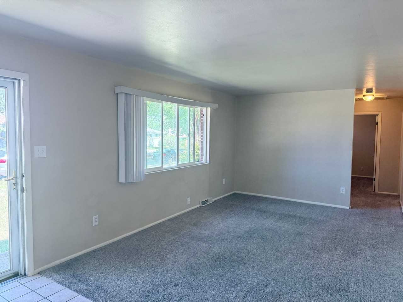 1938 Berkshire Ln - Photo 3 of 22