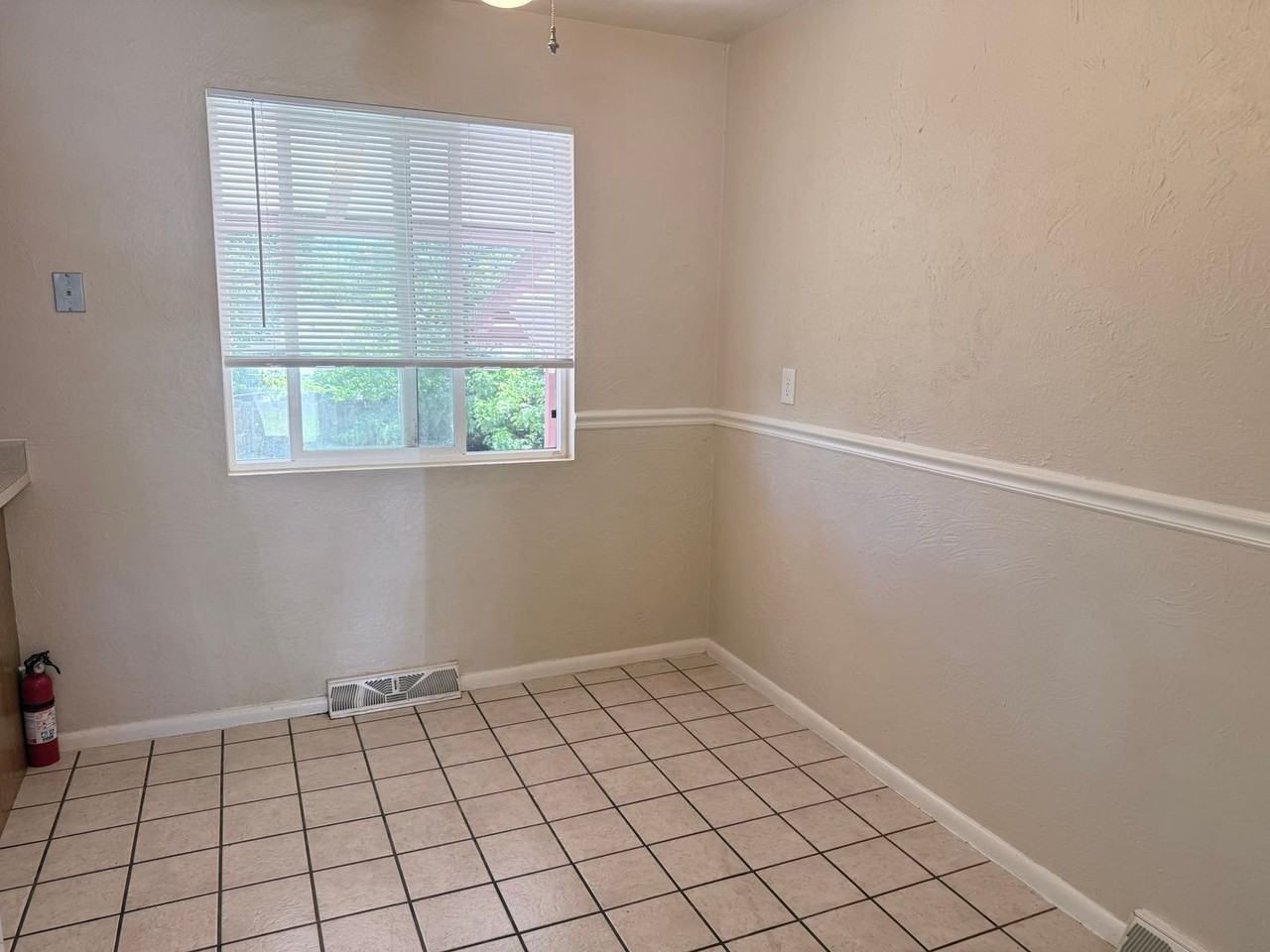 1938 Berkshire Ln - Photo 6 of 22