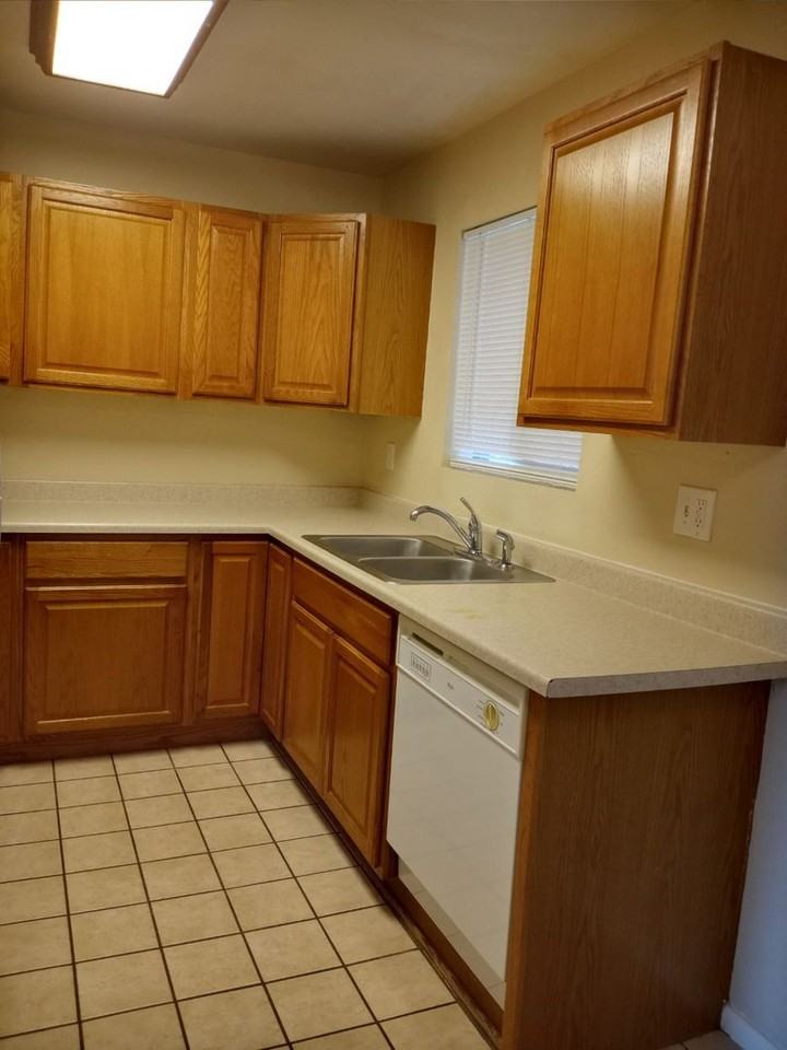 1938 Berkshire Ln - Photo 7 of 22