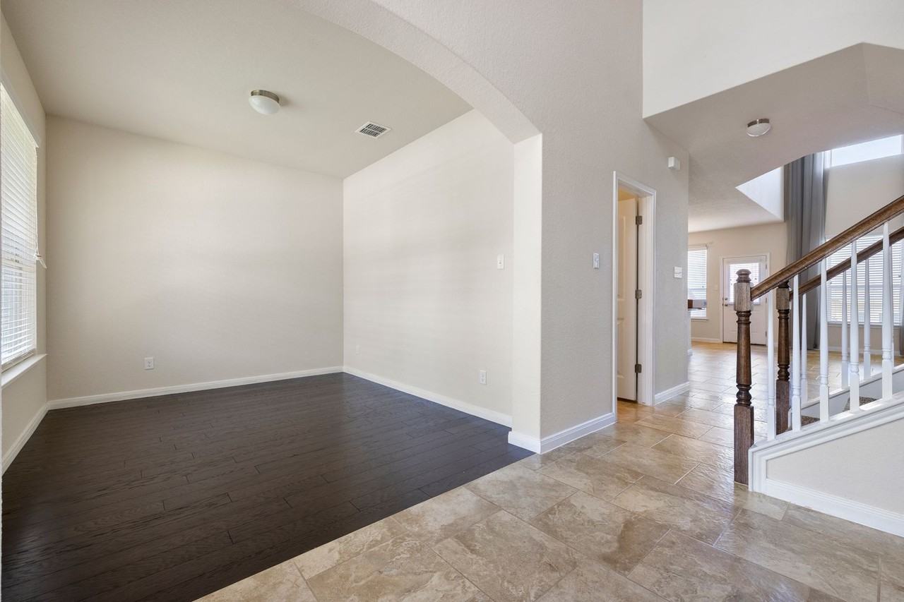 5489 Cypress Pt - Photo 3 of 21