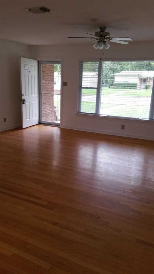 311 Waxwood Ln - Photo 3 of 12