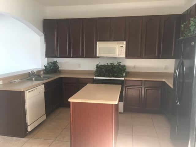 16546 Cedar Crest Dr - Photo 3 of 7