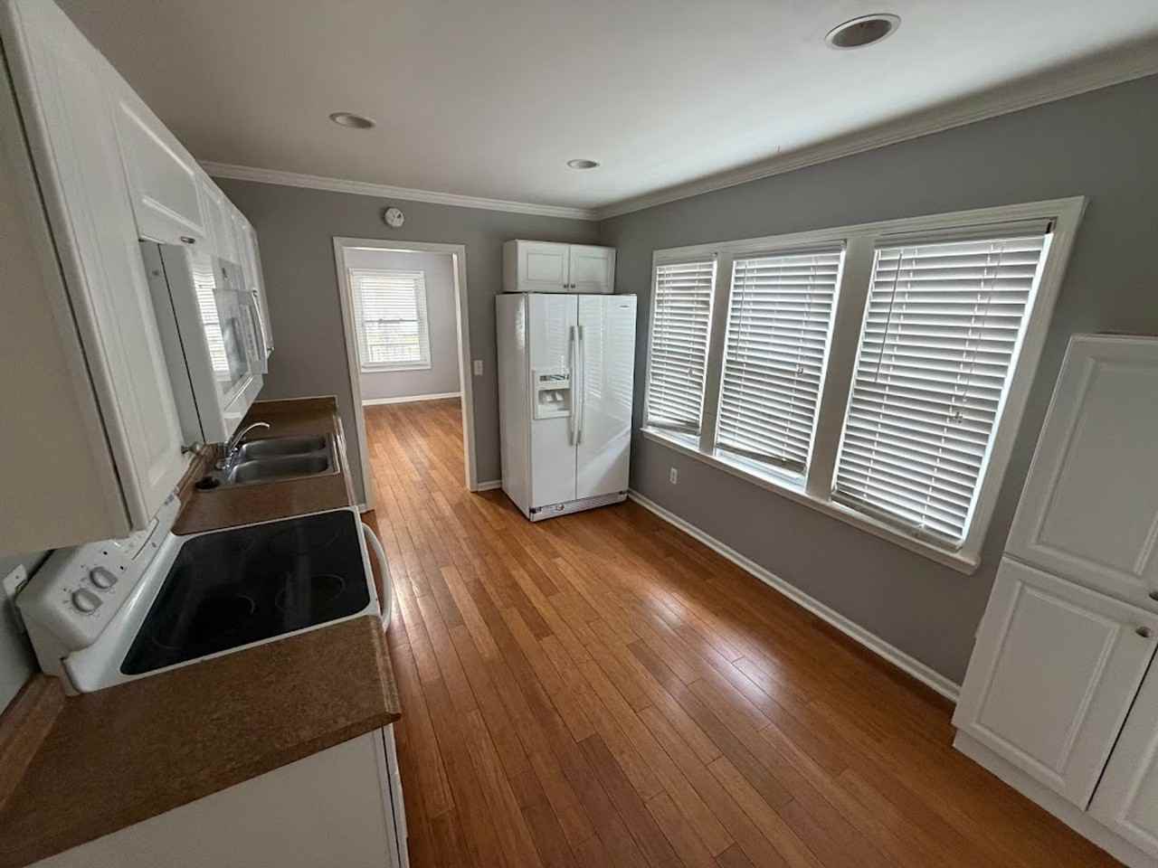 339 E Maplehurst St - Photo 3 of 10