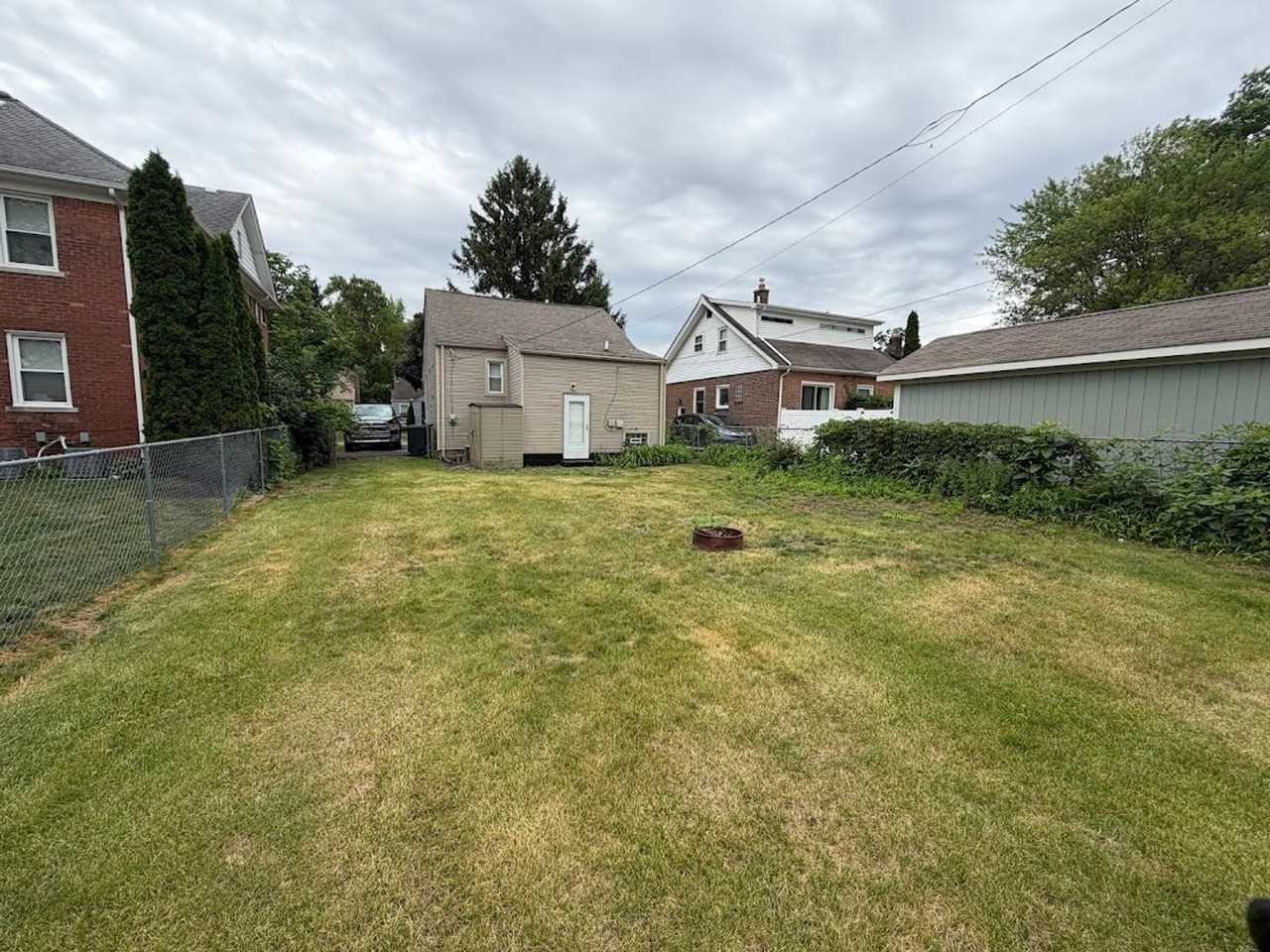 339 E Maplehurst St - Photo 7 of 10