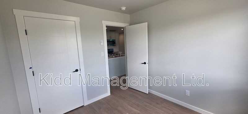 1185 Blackburn Rd N #1 - Photo 5 of 8