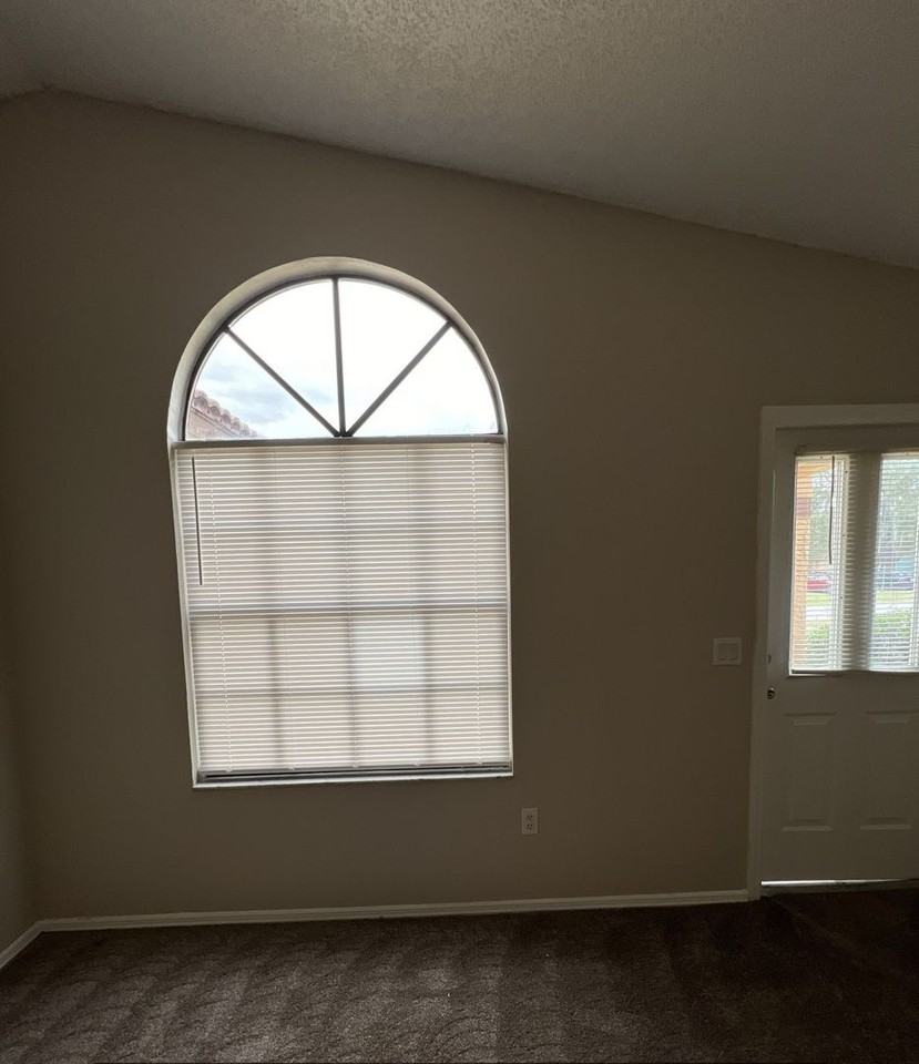 319 Oak Track Dr - Photo 3 of 27