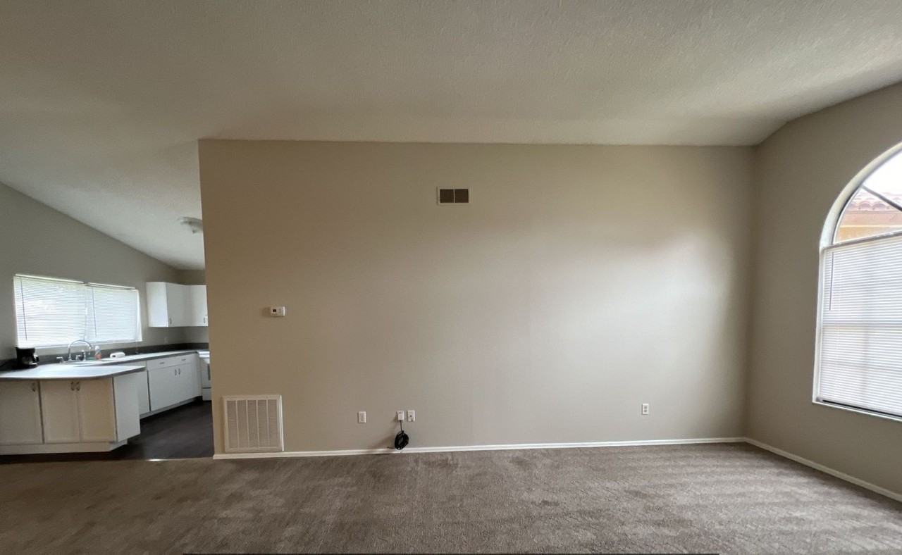 319 Oak Track Dr - Photo 4 of 27
