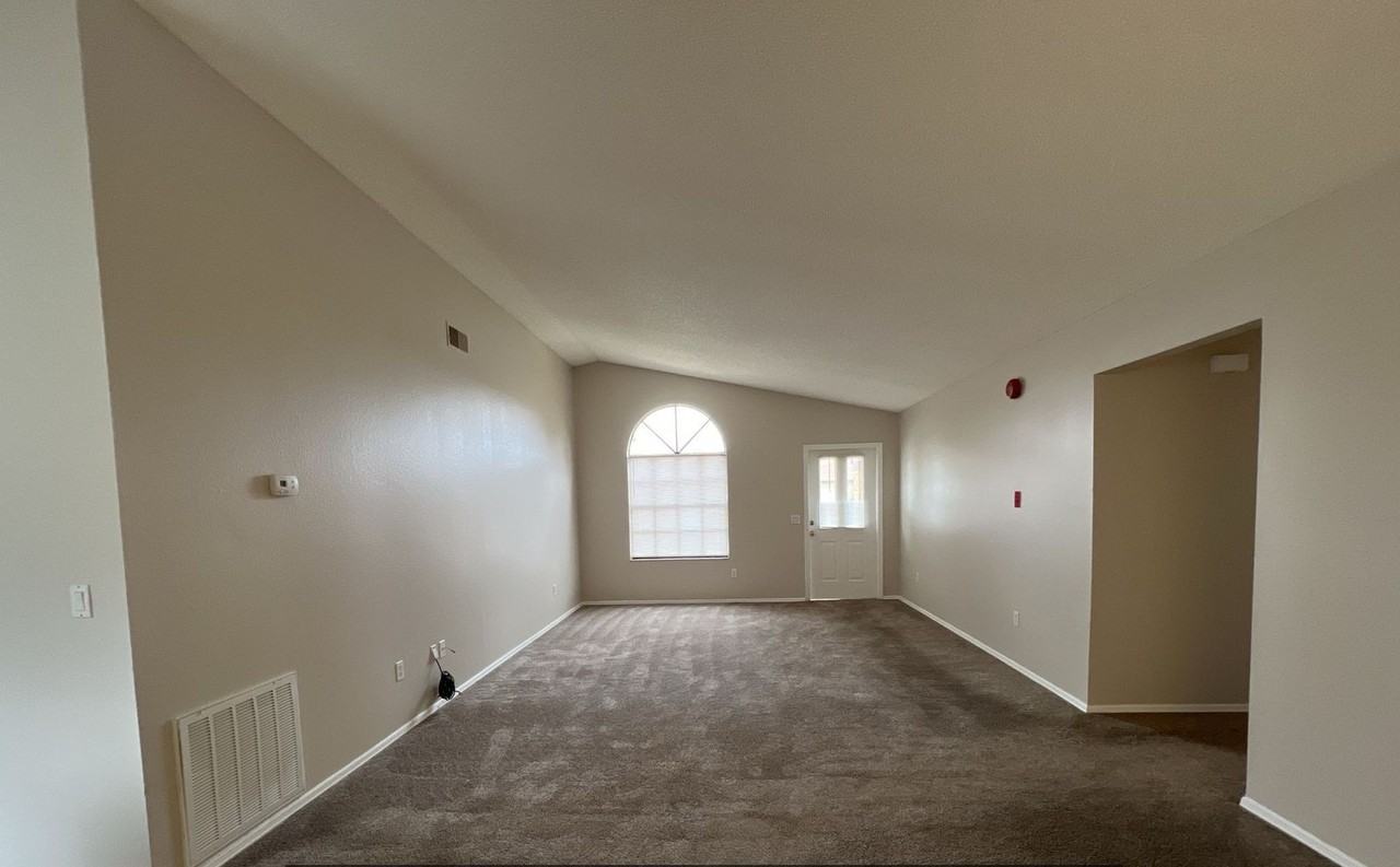 319 Oak Track Dr - Photo 5 of 27