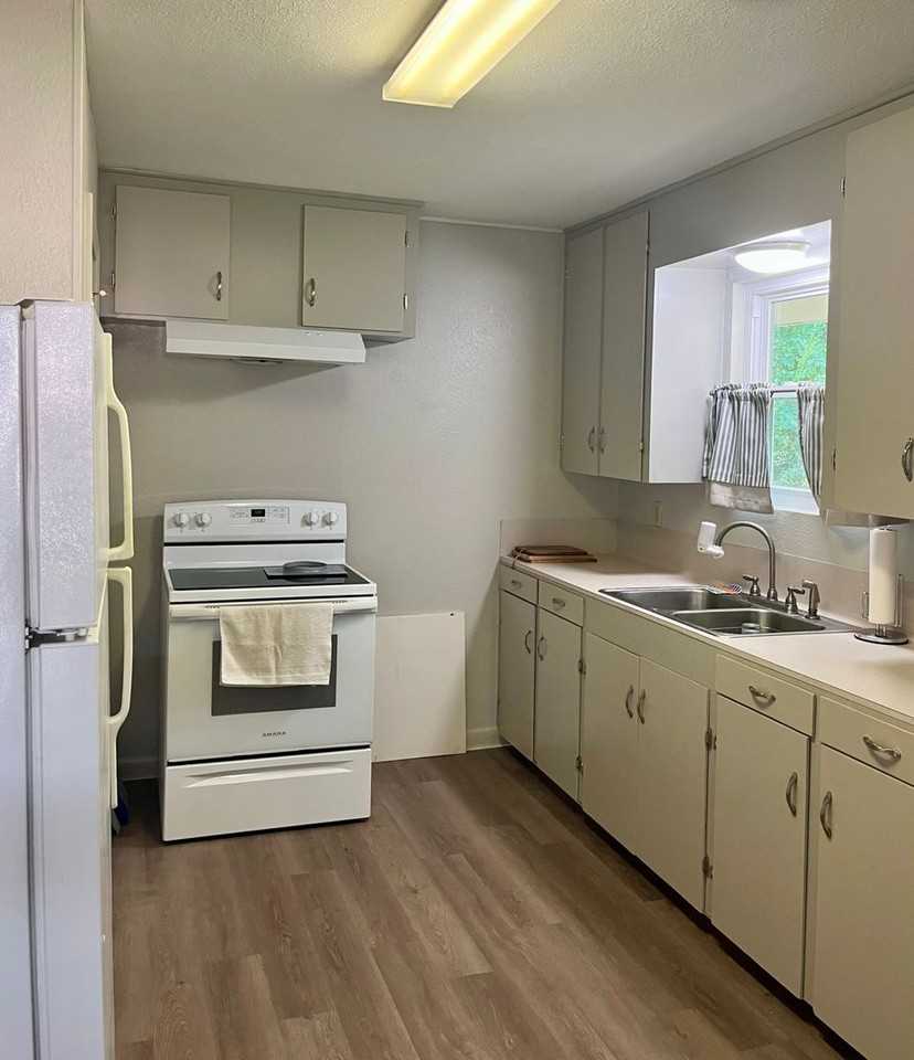 642 Kentucky Ave - Photo 2 of 14