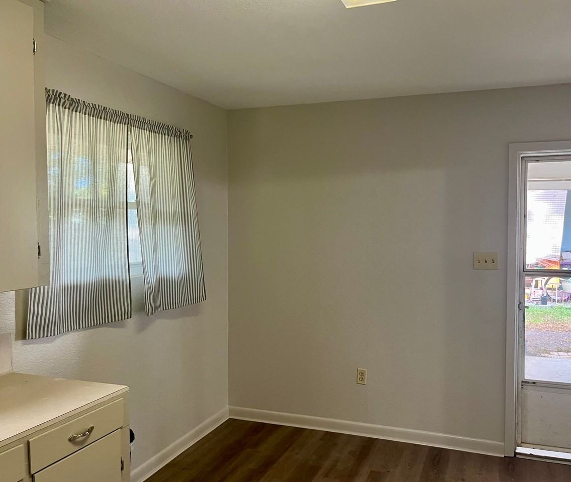 642 Kentucky Ave - Photo 3 of 14