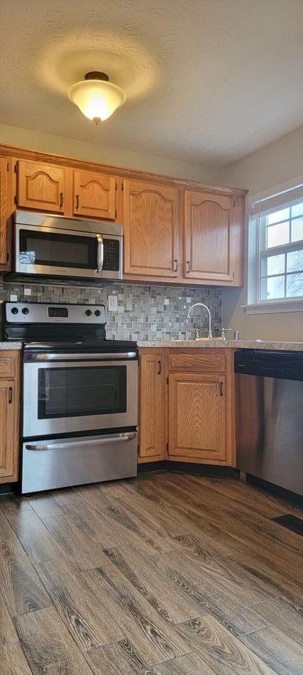 696 Liberty Hill Dr - Photo 2 of 22