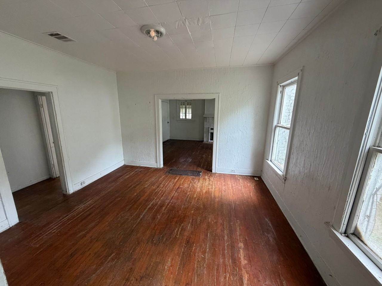 132 E Jordan St - Photo 3 of 13