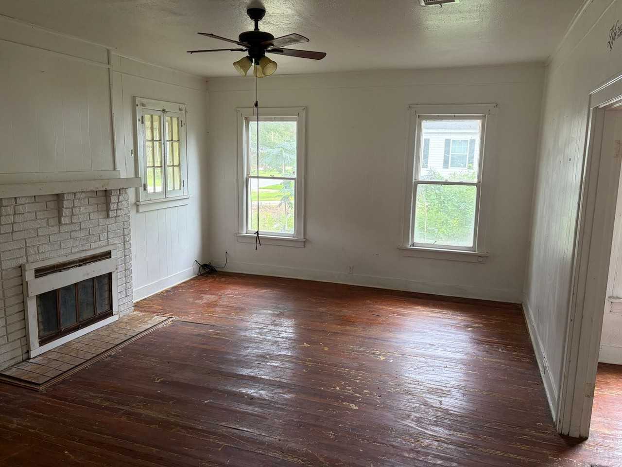 132 E Jordan St - Photo 4 of 13