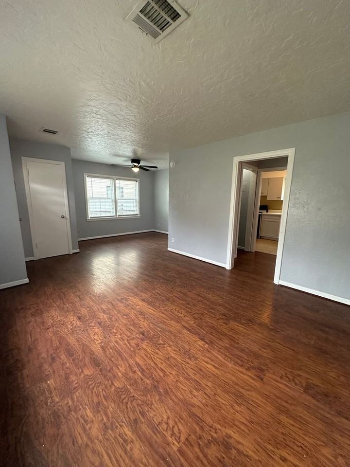 4319 Gables St - Photo 3 of 14