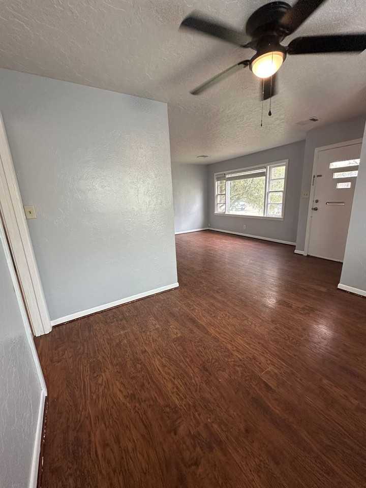 4319 Gables St - Photo 4 of 14