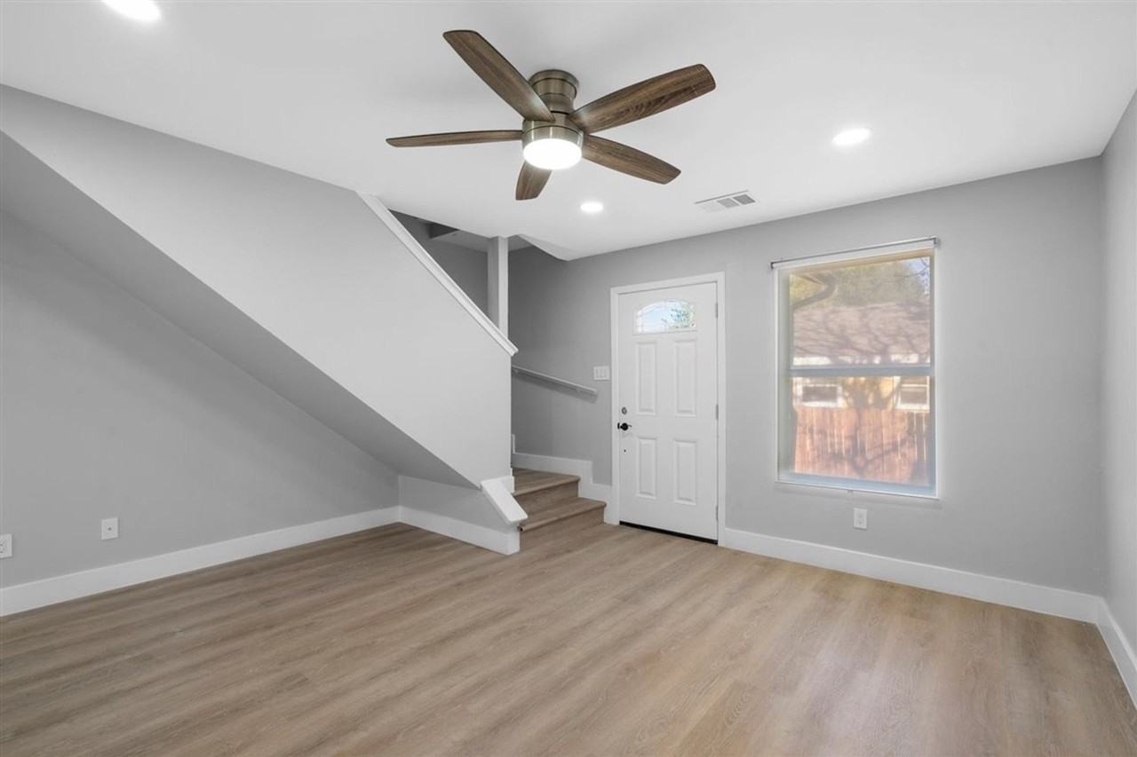 3107 E 13th St - Photo 2 of 22