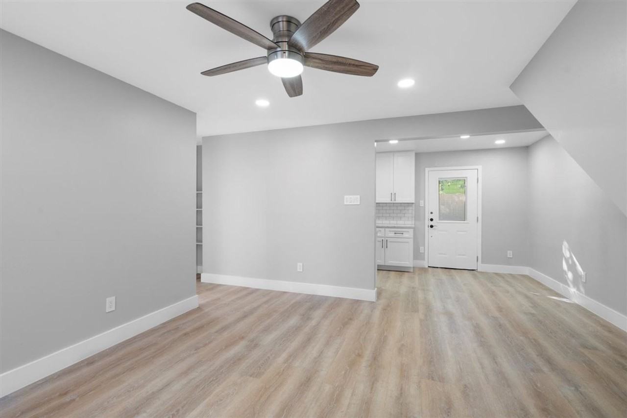 3107 E 13th St - Photo 4 of 22