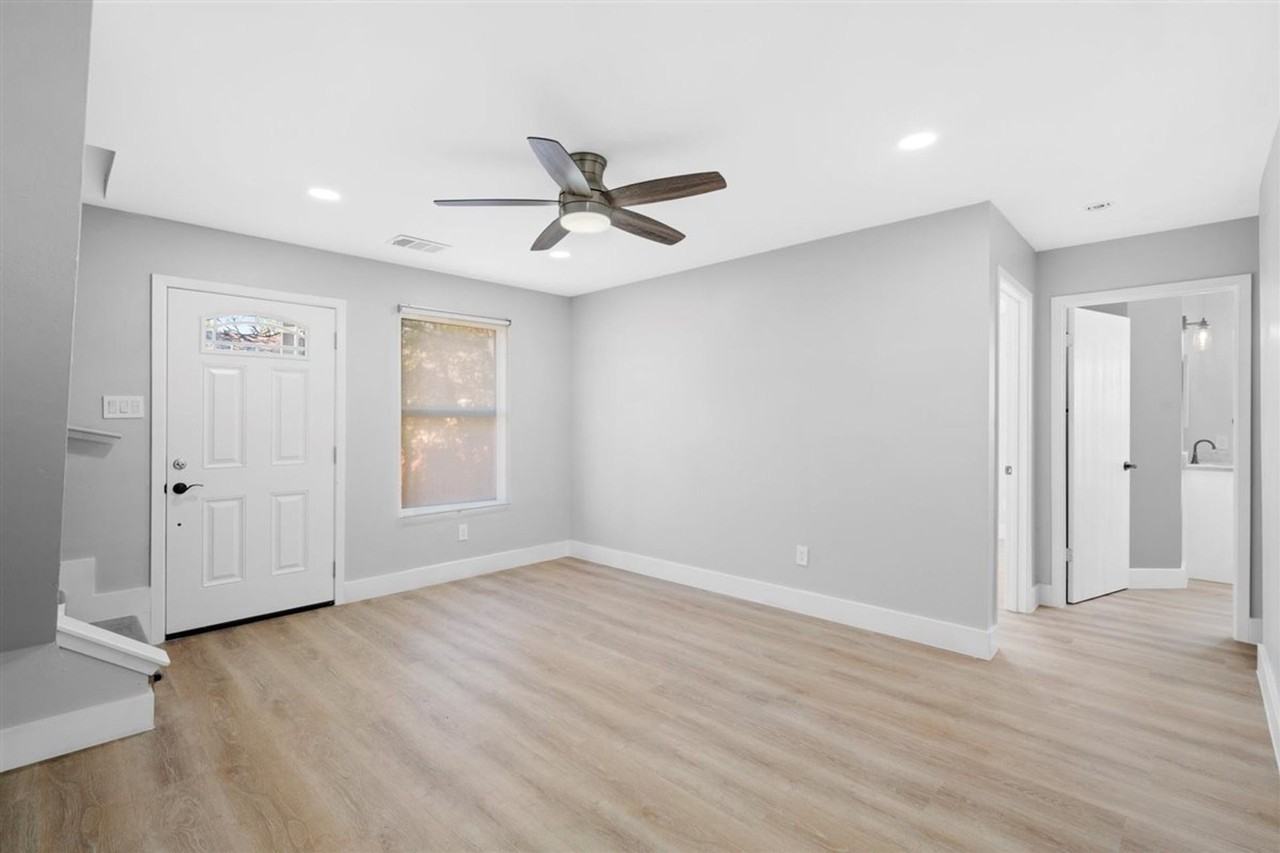 3107 E 13th St - Photo 6 of 22