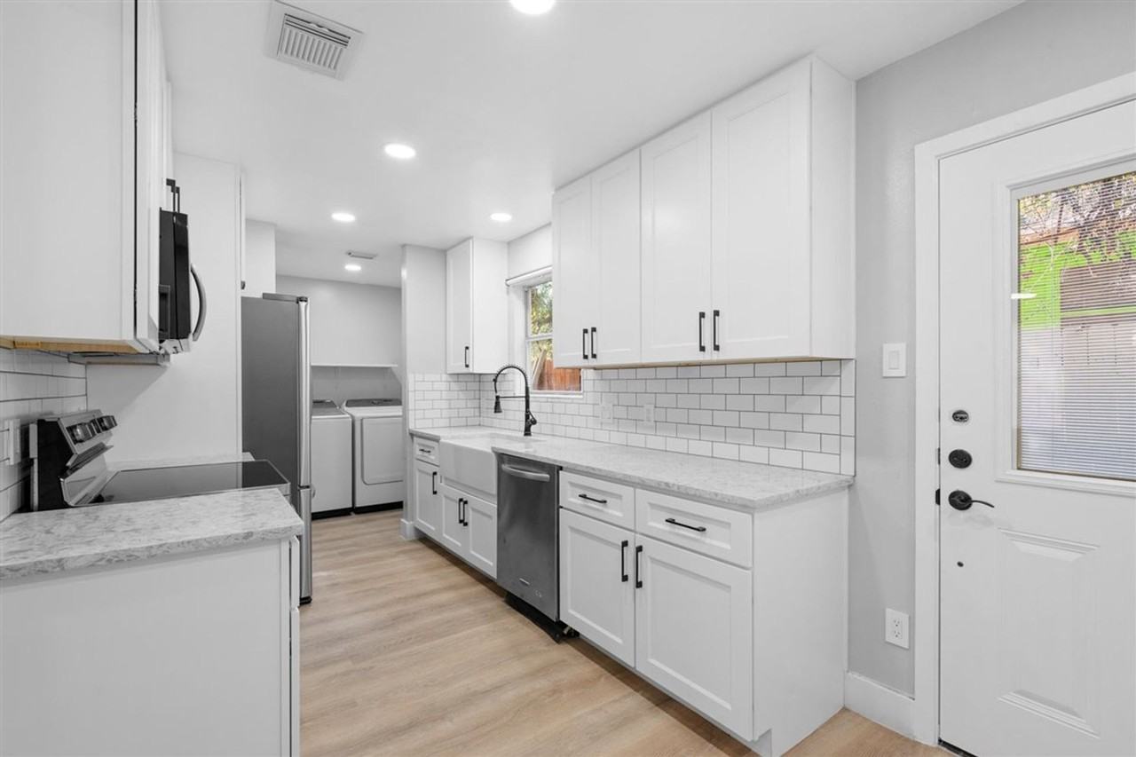 3107 E 13th St - Photo 7 of 22