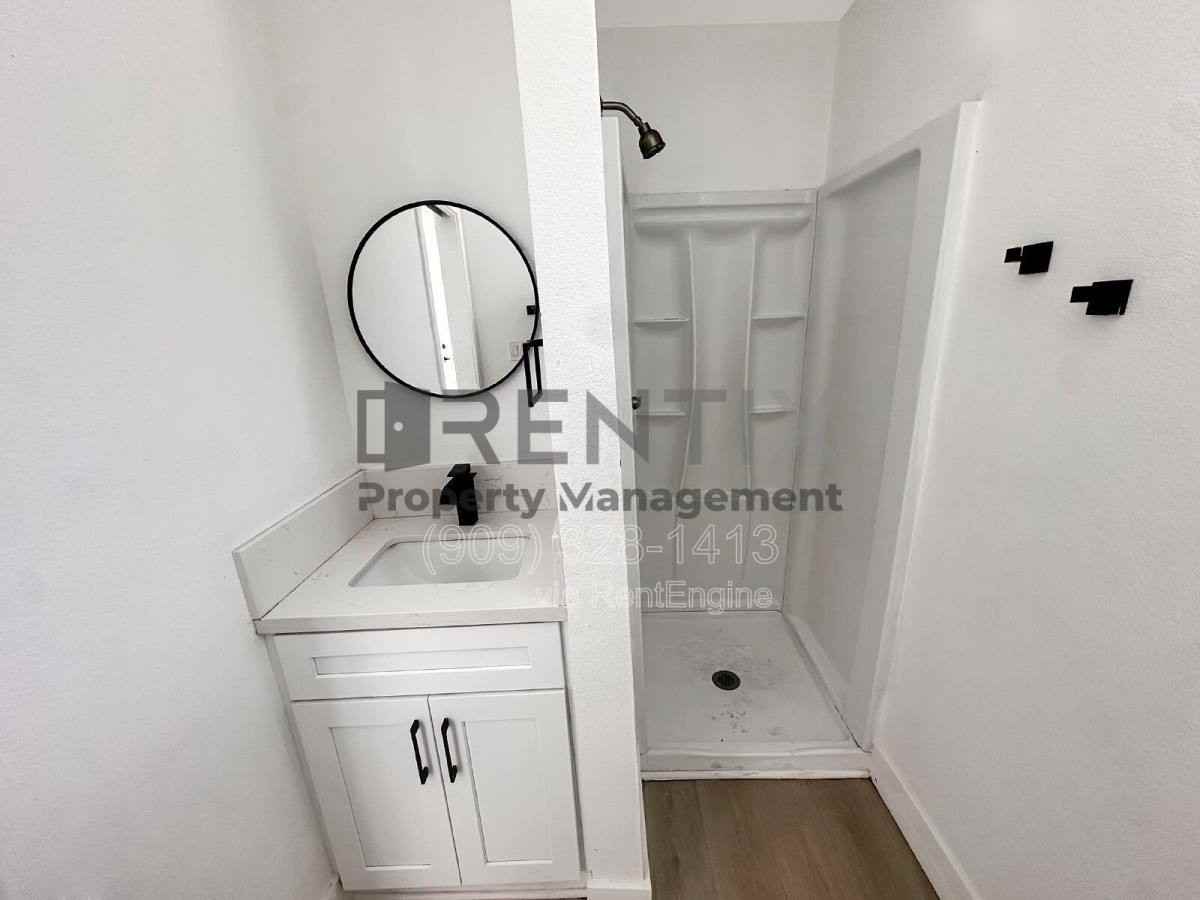 933 1 2 Kingsley Ave - Photo 4 of 7