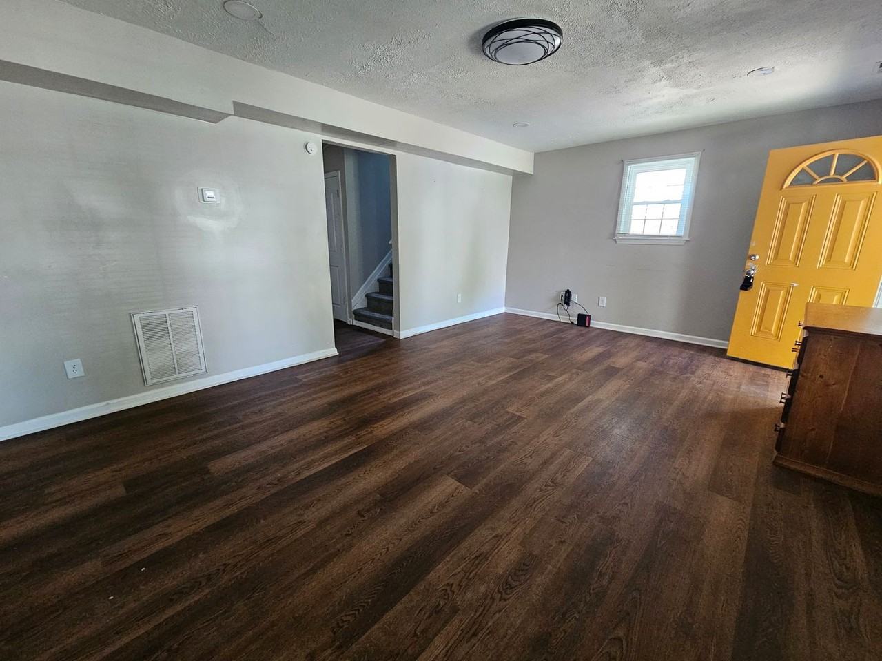 1044 26th St - Photo 3 of 20