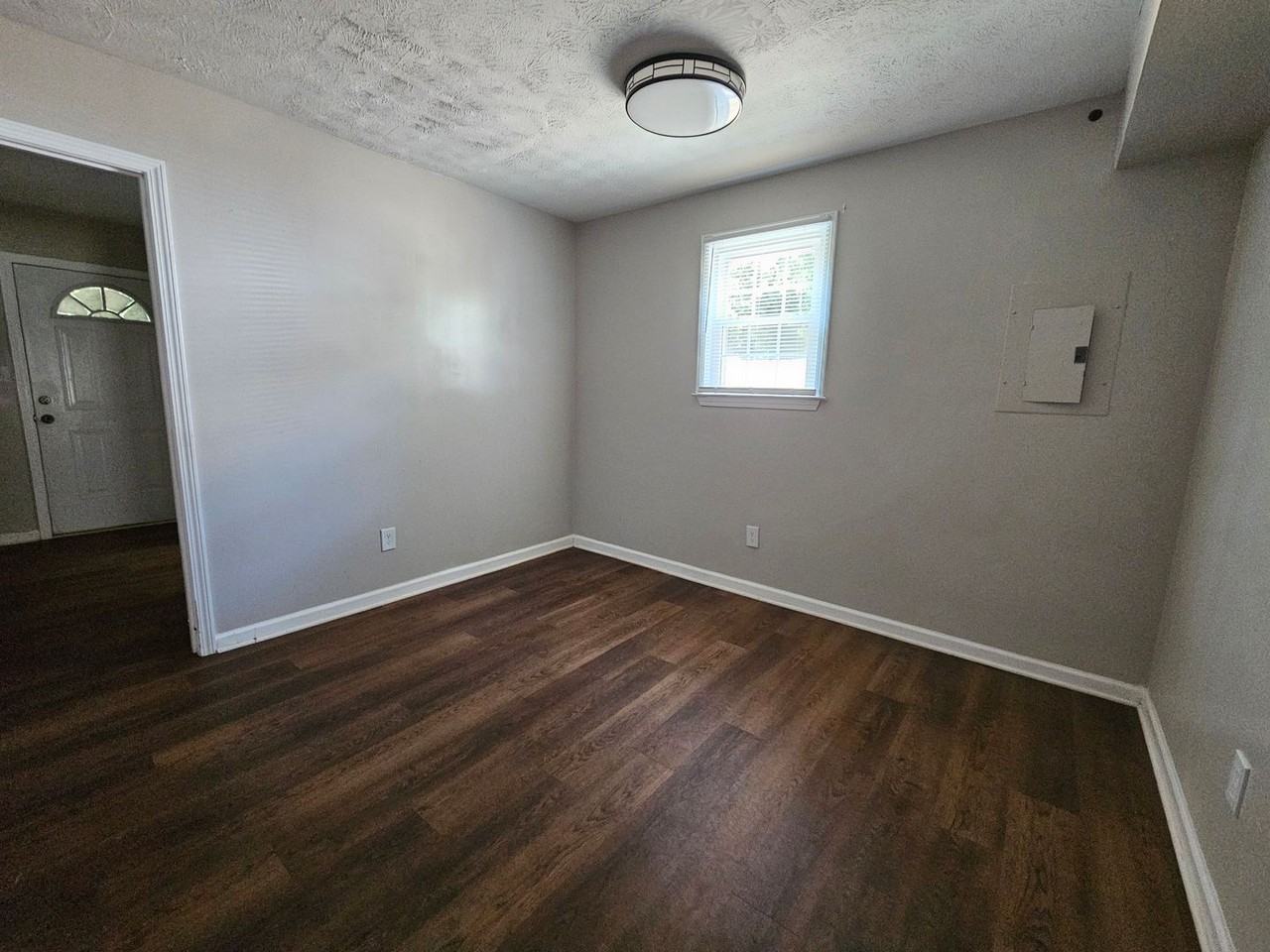 1044 26th St - Photo 6 of 20