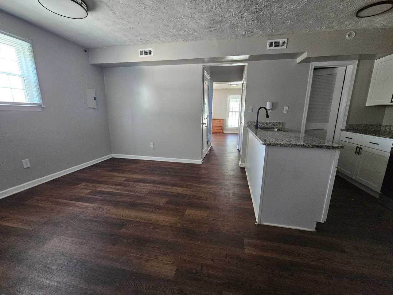 1044 26th St - Photo 7 of 20