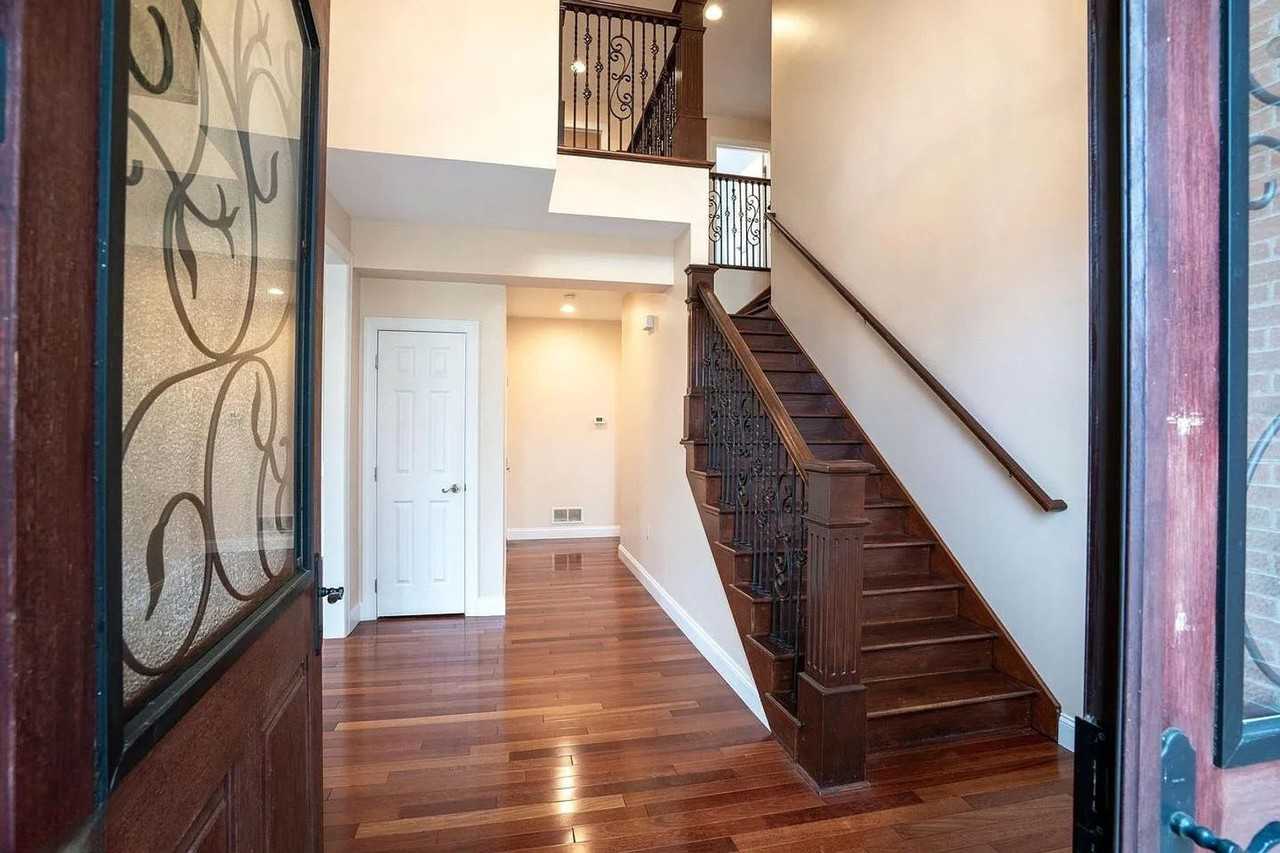 120 Meadowview Dr - Photo 3 of 50