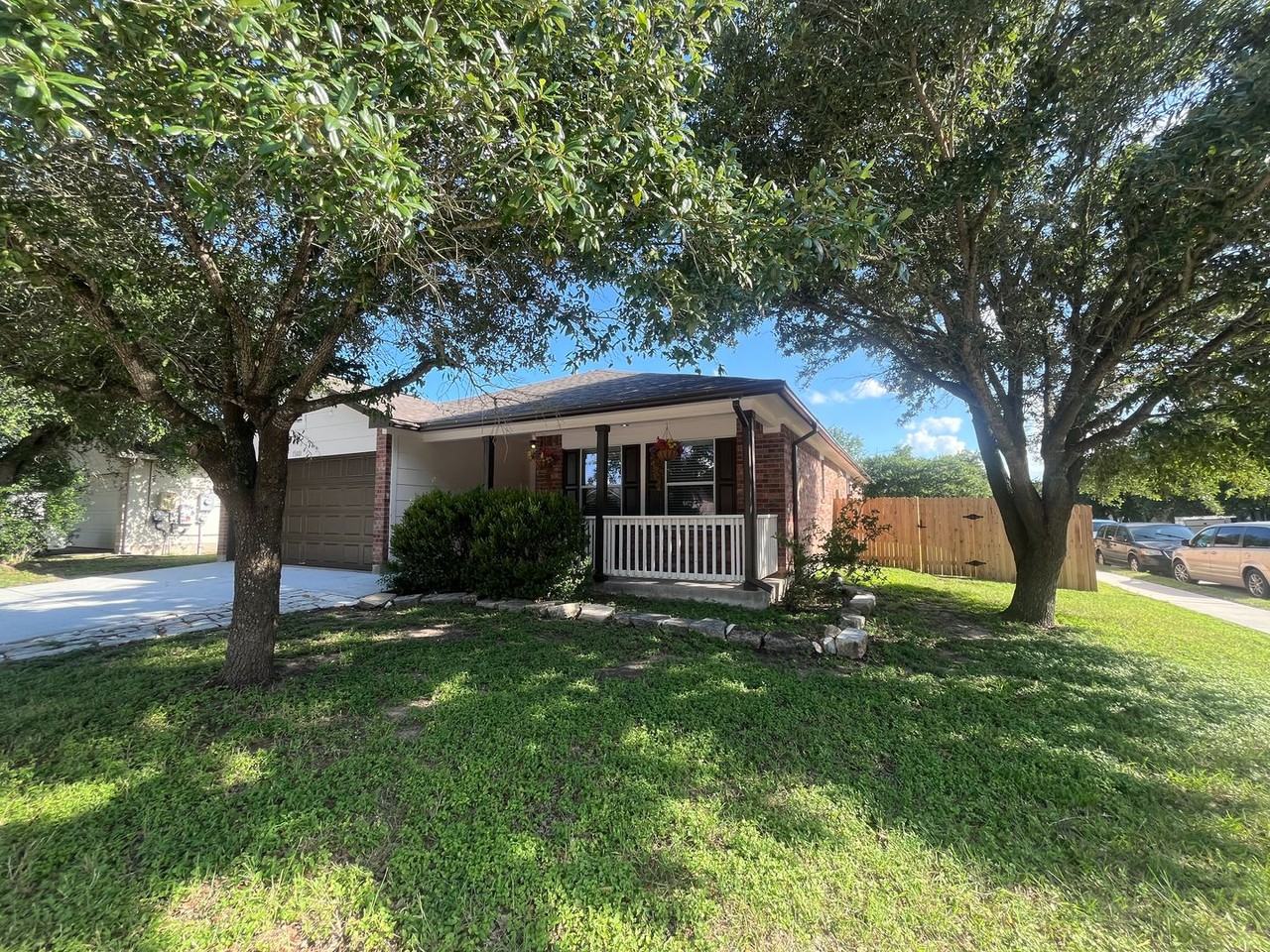 15001 Bigelow Dr - Photo 2 of 31