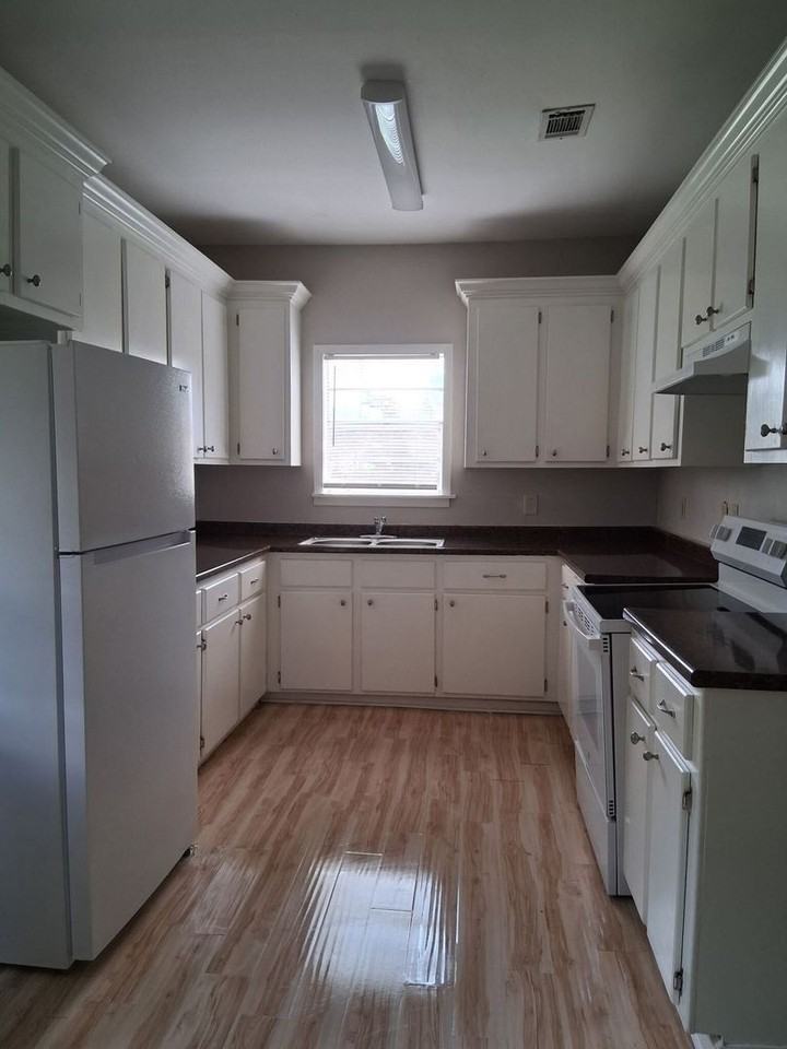 318 Idlewild St - Photo 3 of 10