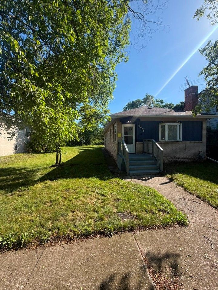 2435 Diamond Ave - Photo 2 of 29