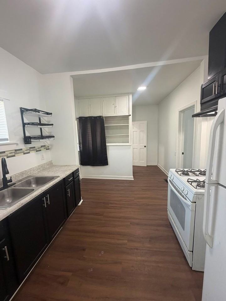 2435 Diamond Ave - Photo 5 of 29