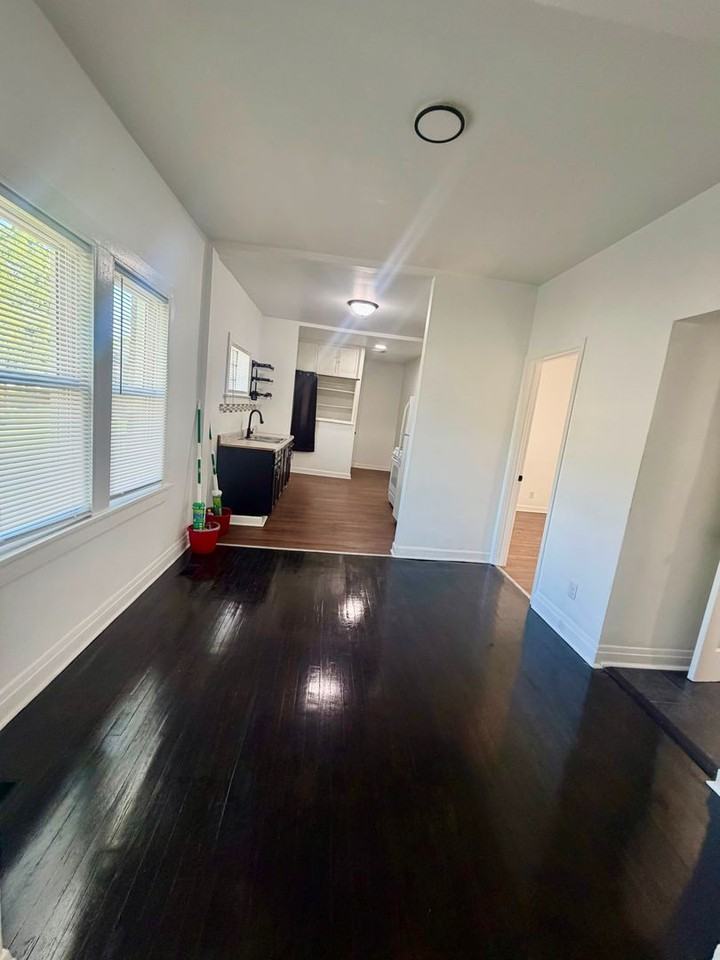 2435 Diamond Ave - Photo 7 of 29