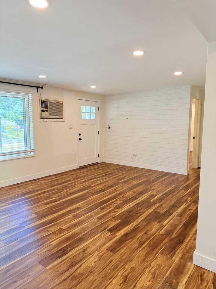 17020 3rd Ave Ne - Photo 5 of 32