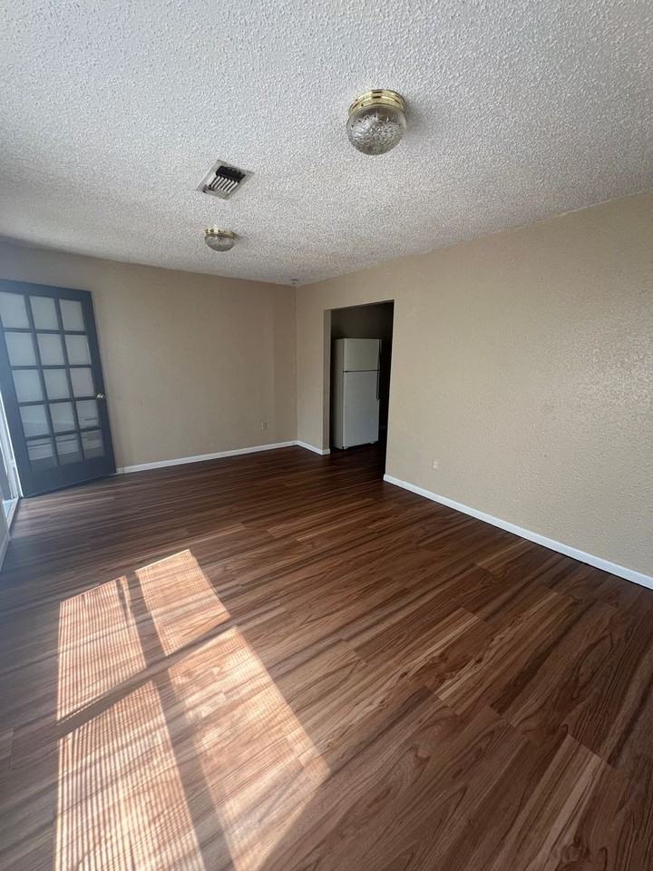 3105 S Harrison St - Photo 5 of 16