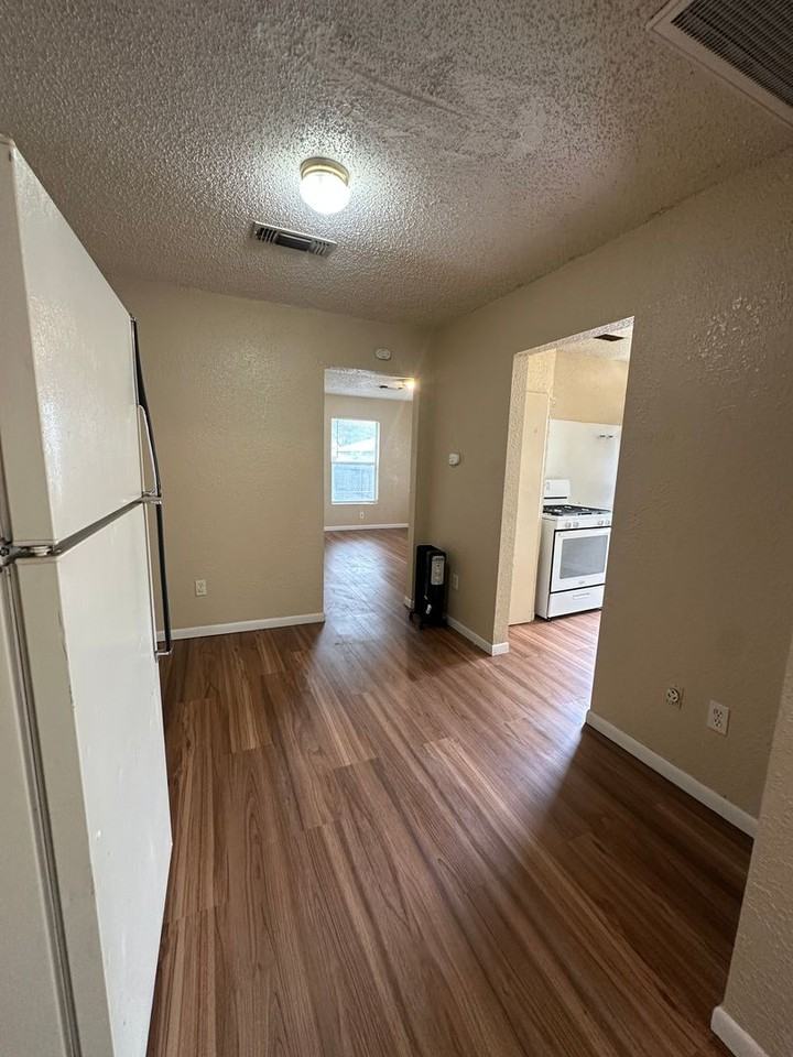 3105 S Harrison St - Photo 6 of 16