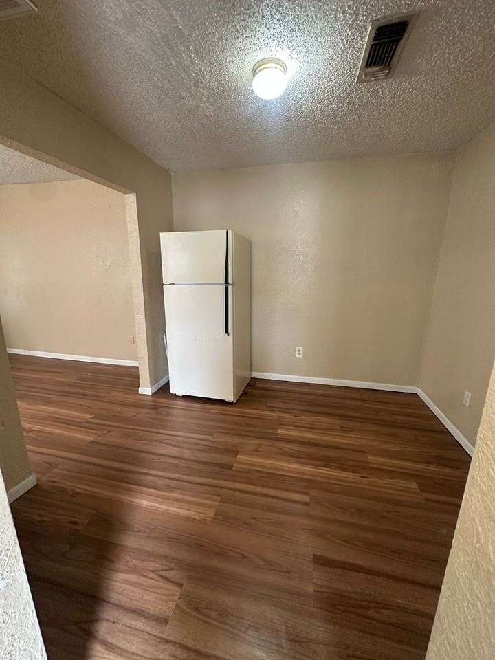 3105 S Harrison St - Photo 7 of 16