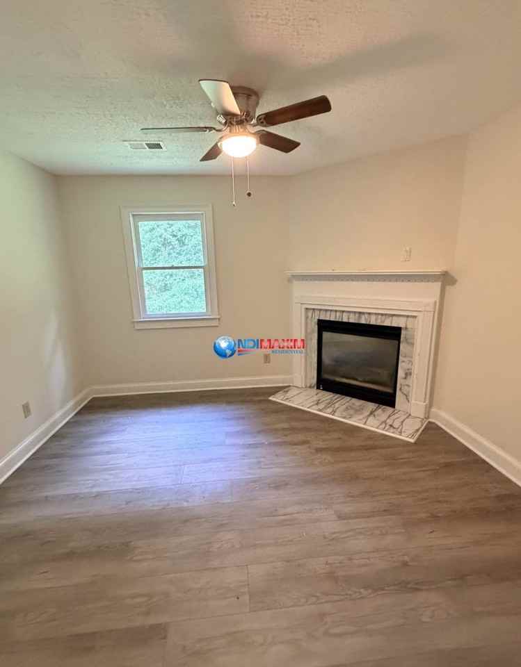4520 Riverwood Cir - Photo 4 of 13