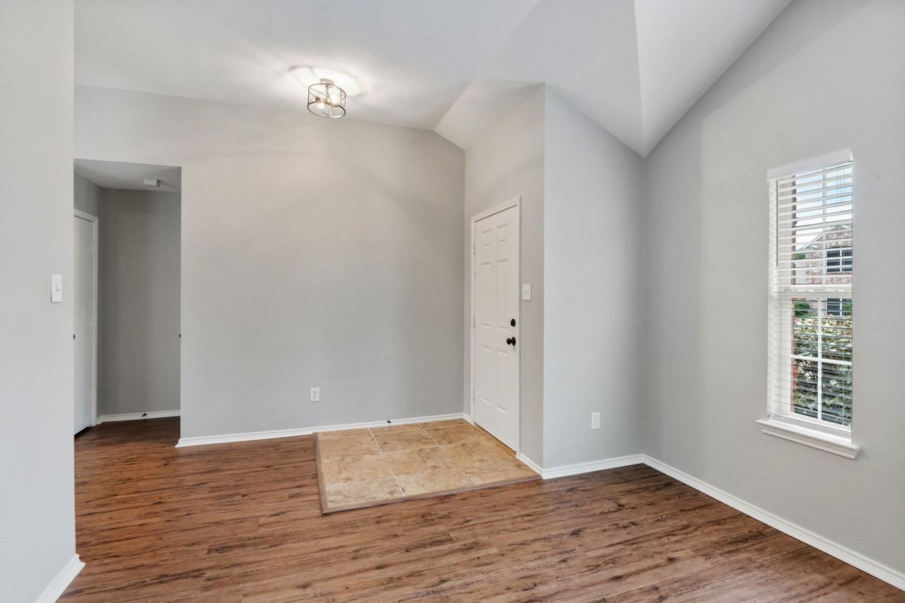 10905 Fawn Valley Dr - Photo 3 of 18