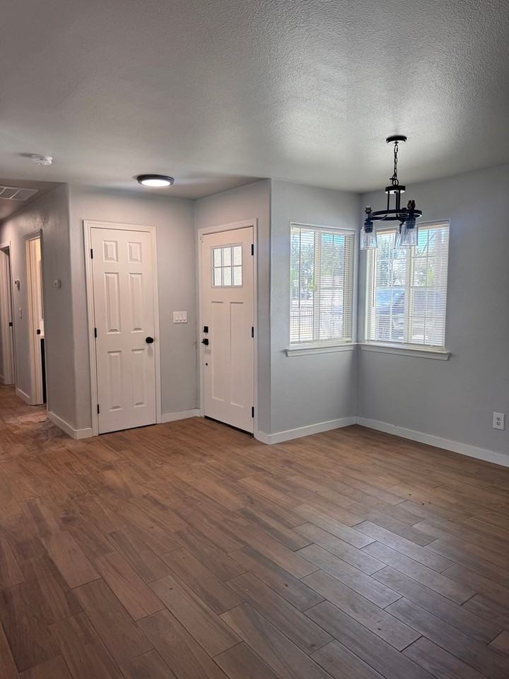 3872 E Ashlan Ave - Photo 3 of 24
