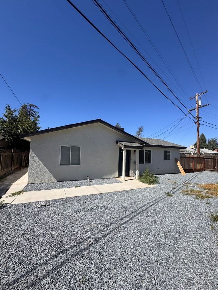 3874 E Ashlan Ave - Photo 2 of 15
