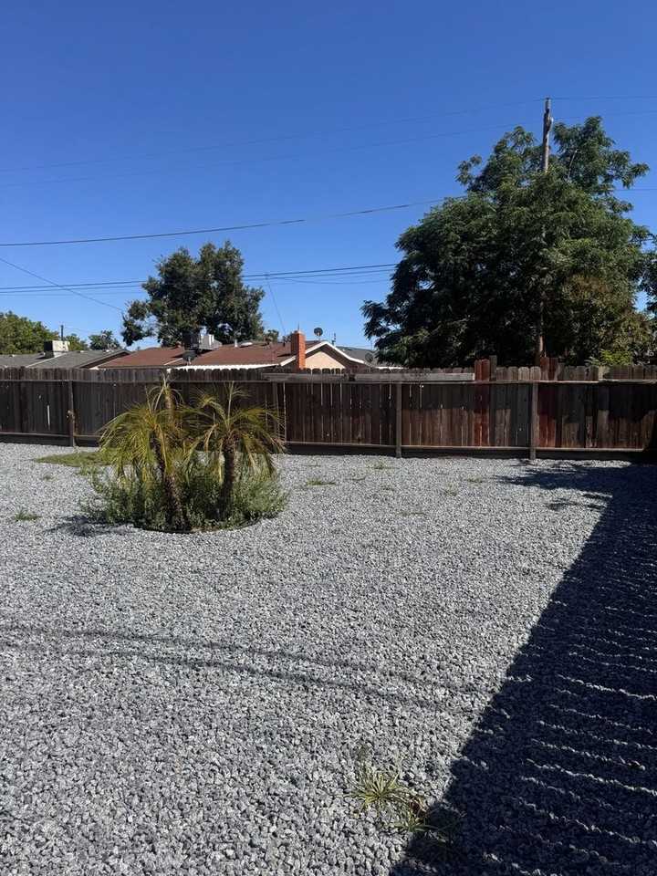 3874 E Ashlan Ave - Photo 4 of 15