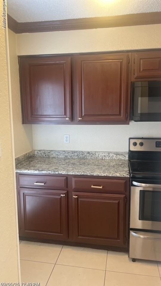 1901 Cloisters Dr #921 - Photo 4 of 47