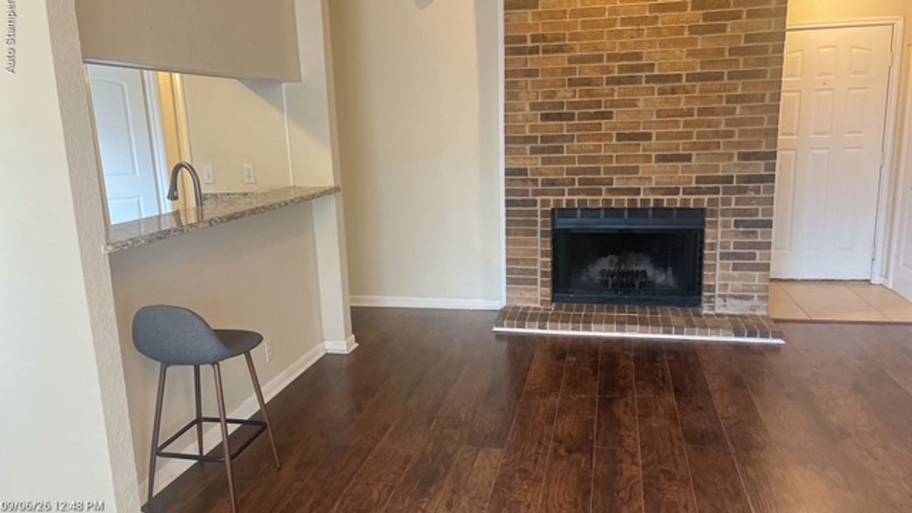 1901 Cloisters Dr #921 - Photo 5 of 47