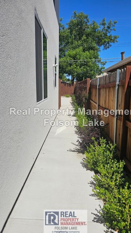 5431 Bradford Dr - Photo 2 of 20