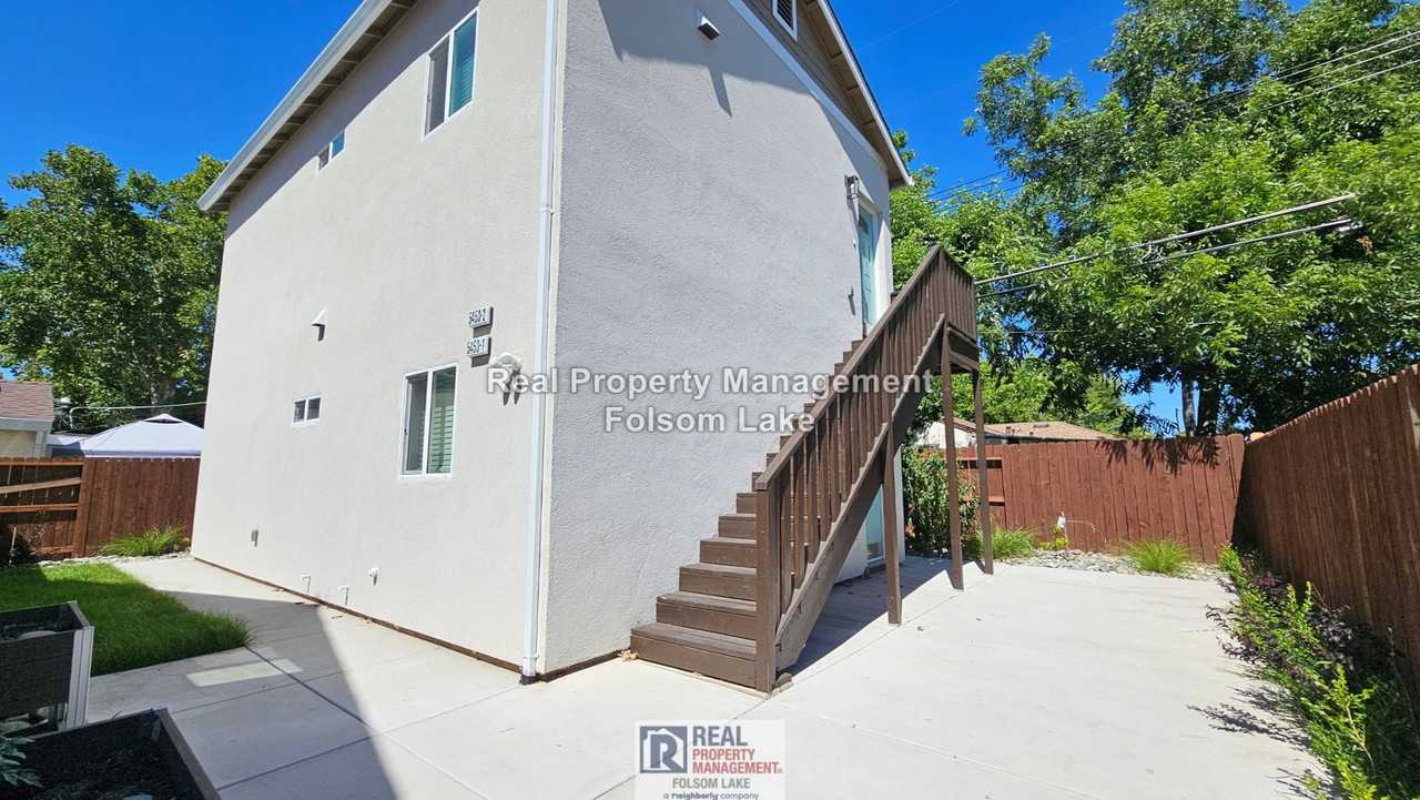 5431 Bradford Dr - Photo 3 of 20