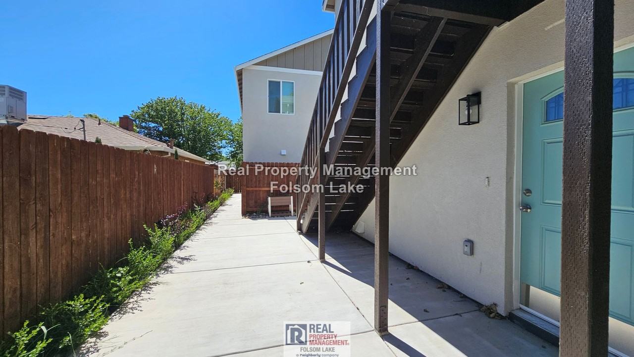 5431 Bradford Dr - Photo 5 of 20